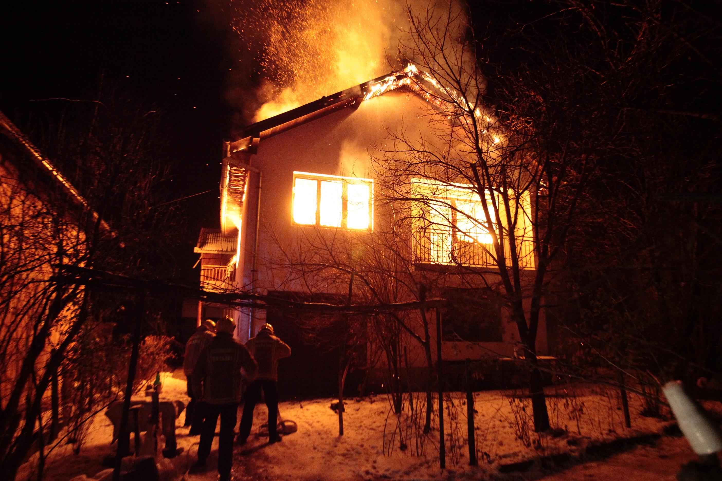 Drama kod Goražda: Izgorjela kuća, strahuje se da je žena ostala unutra