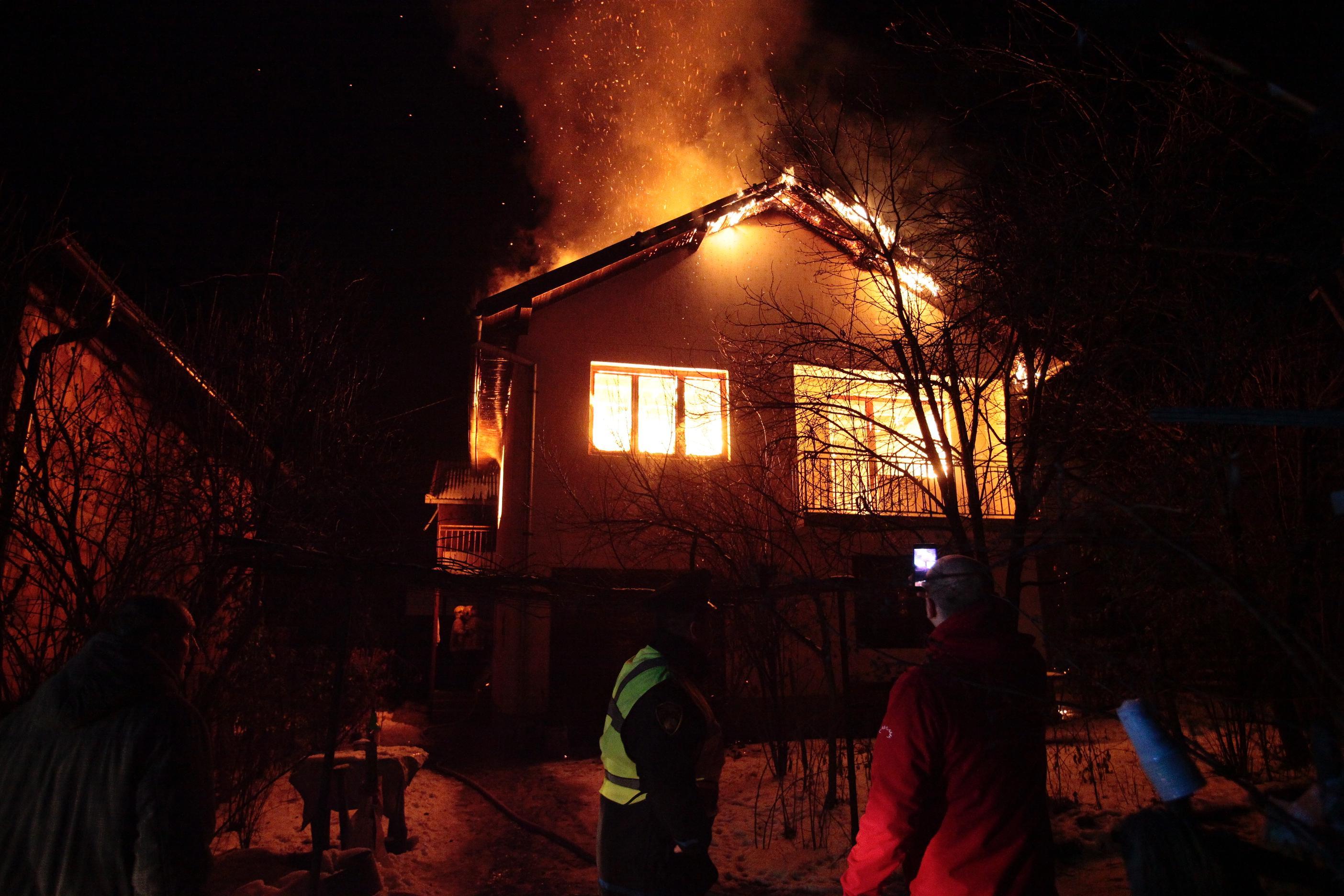 Izgorjela kuća porodice Droca - Avaz