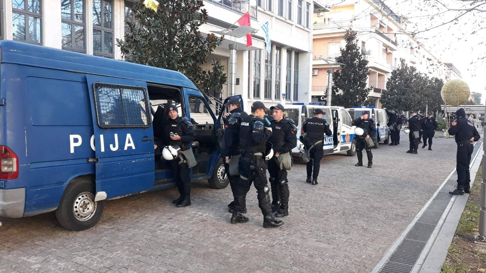 Policija sinoć u Podgorici uhapsila 10 osoba