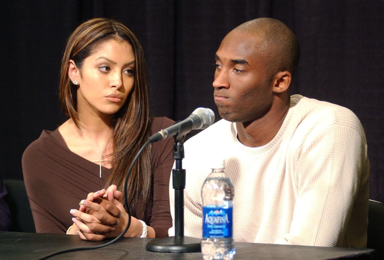 Vanesa i Kobi tokom njegove konferencije za novinare zbog optužbi za seksualno zlostavljanje 2003. godine - Avaz
