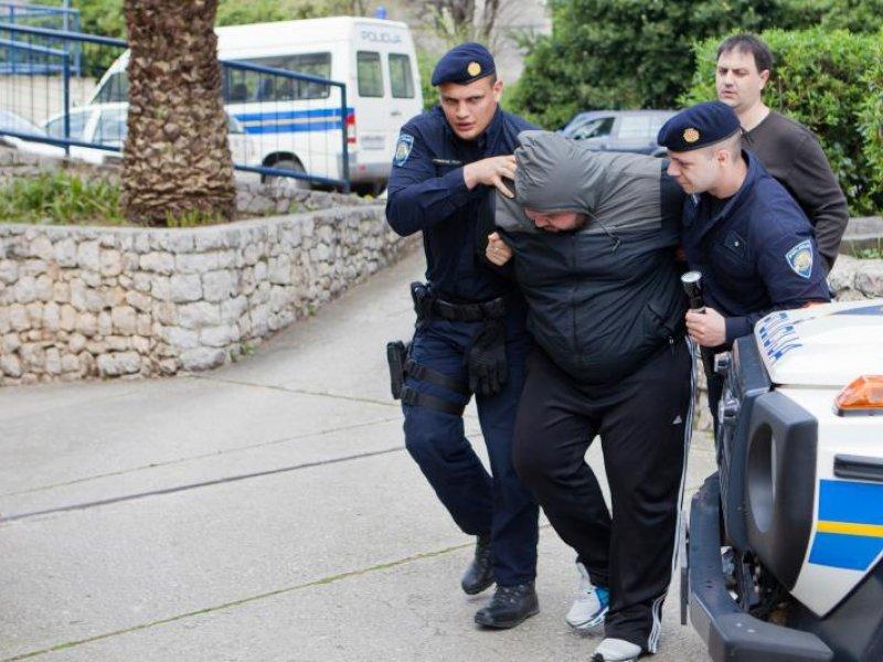 Policija uhapsila 12 osoba - Avaz