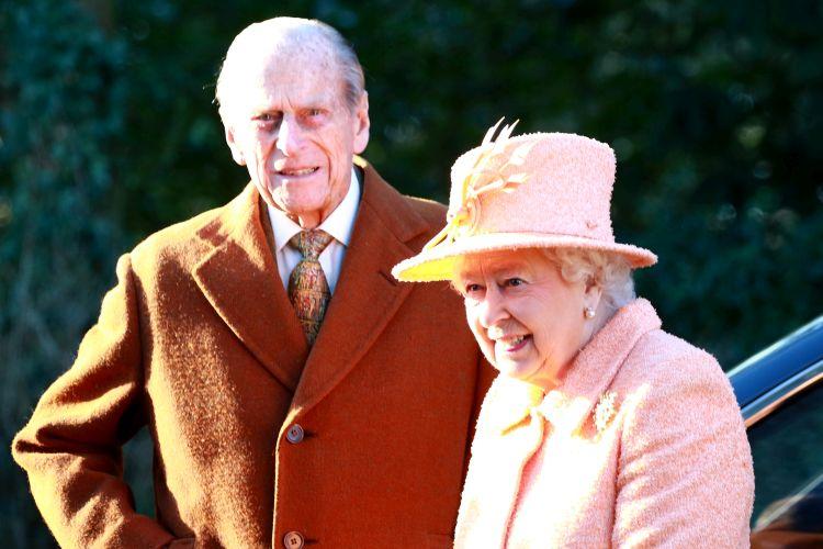 Kraljica Elizabeta i princ Čarls obustavili su sve kraljevske dužnosti - Avaz