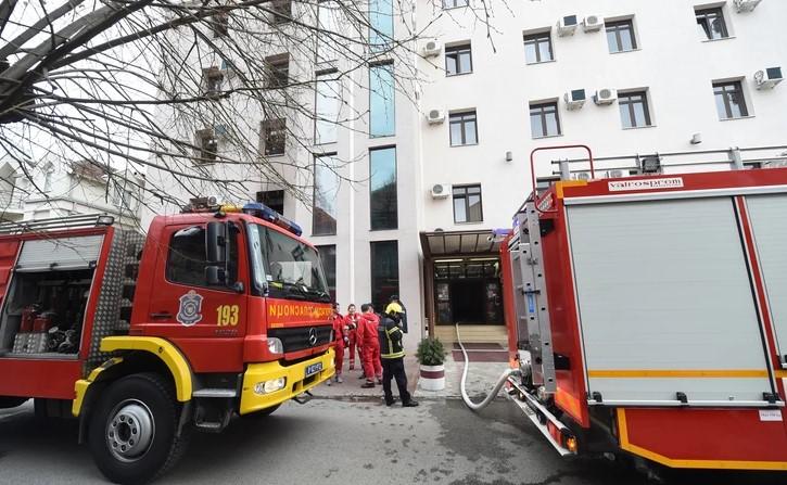 Okončana drama na Voždovcu: Spašena djeca, dvije žene nagutale se dima