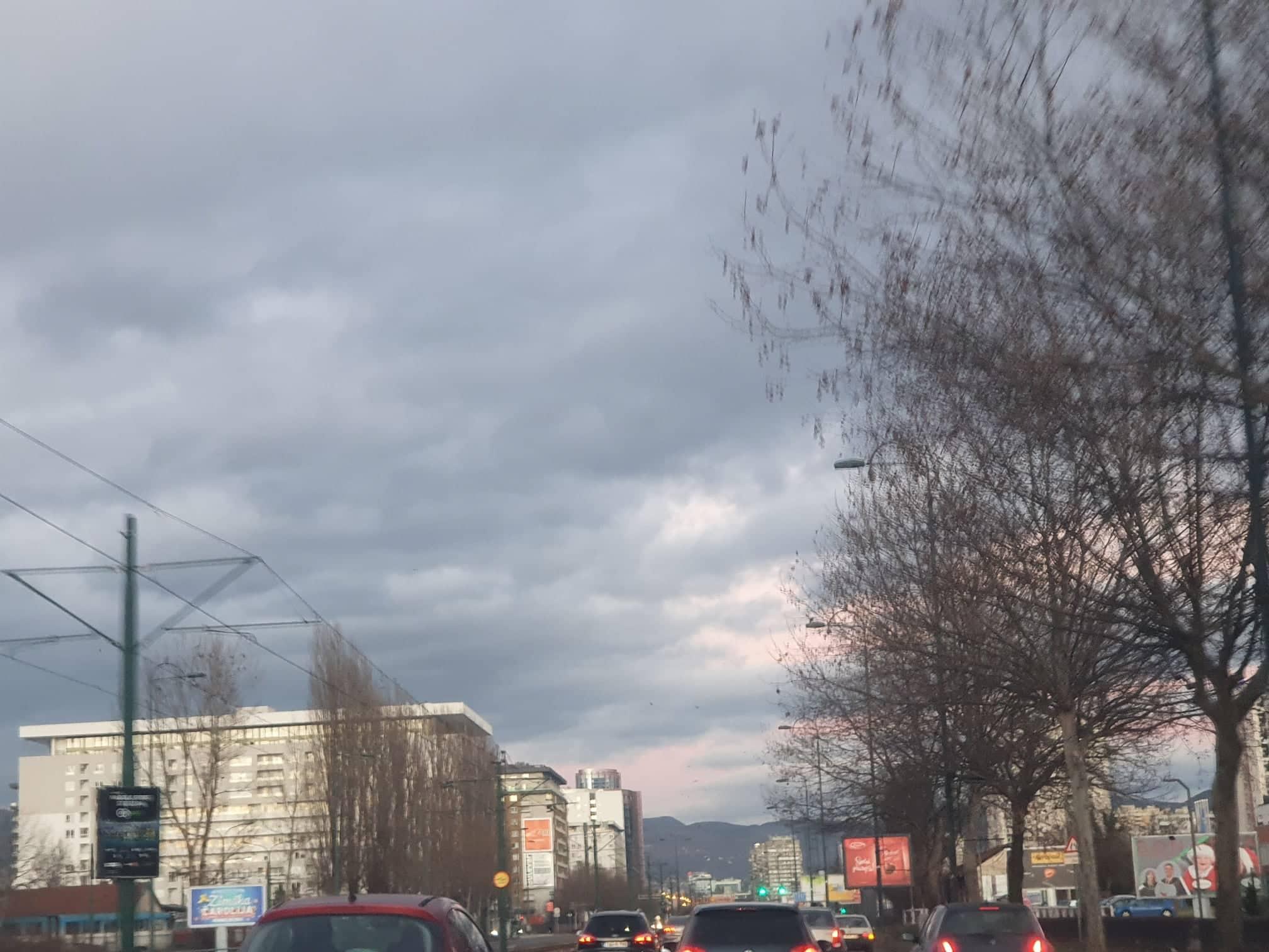 Šta se to sprema iznad Sarajeva: Crno nebo
