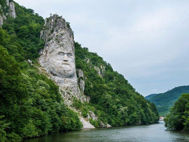 Glava Decebala uklesana u stijeni - Avaz