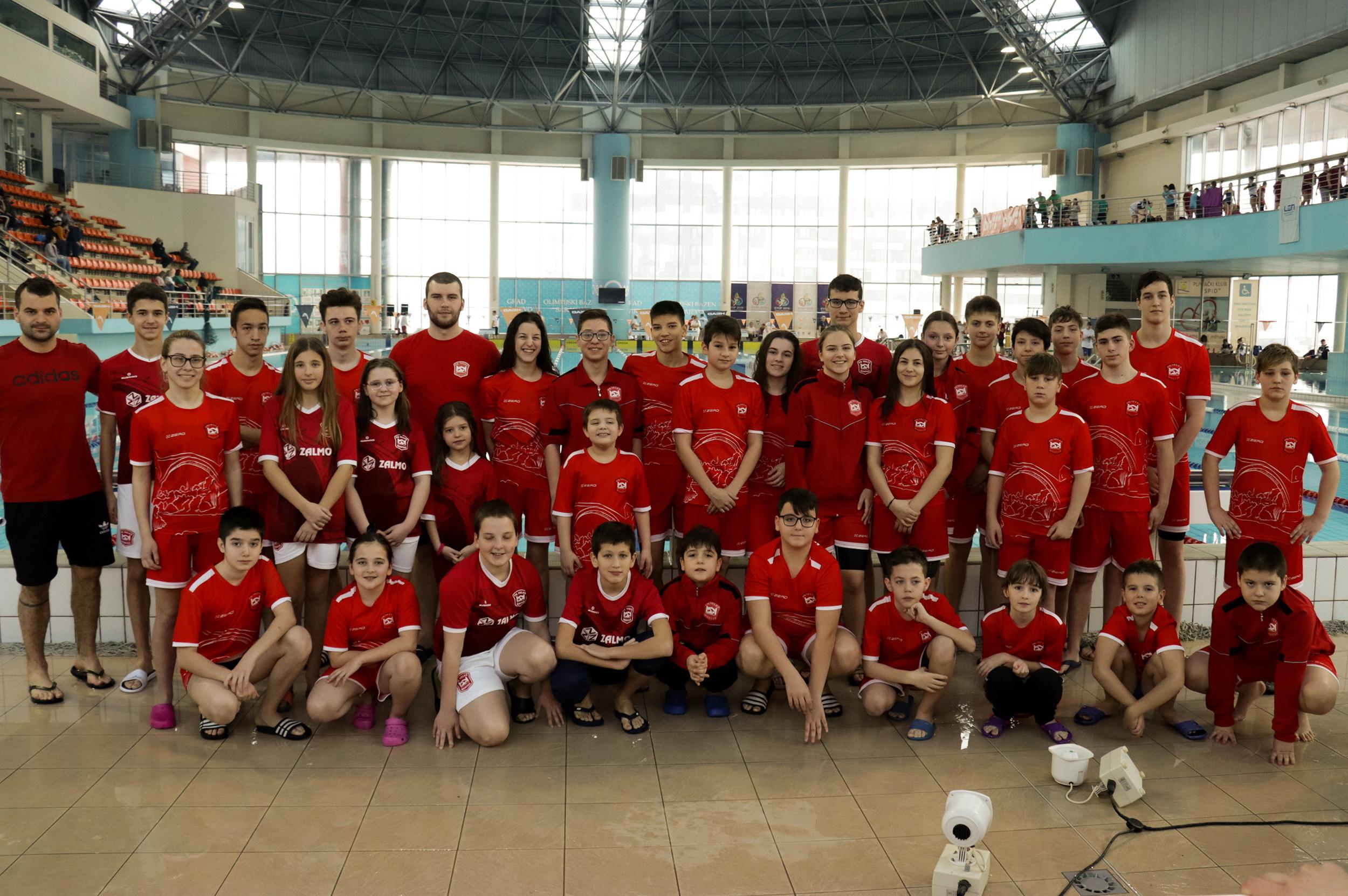 Članovi Plivačkog kluba Velež postigli odličan rezultat - Avaz