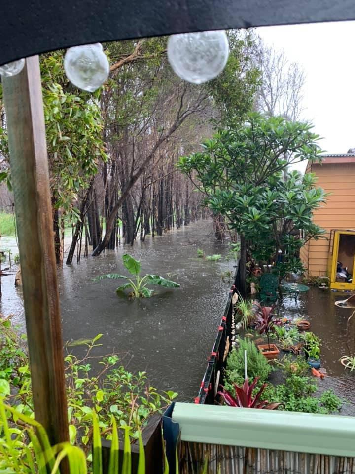 Obilna kiša u Australiji izazvala poplave, ali ugasila više od 30 požara