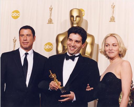 Džon Travolta i Šeron Stoun Tanoviću uručili Oskara 2002. - Avaz