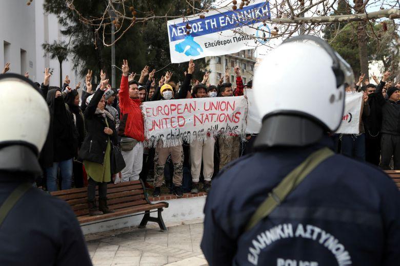 Protesti mještana grčkih otoka zbog najave izgradnje novih izbjegličkih logora