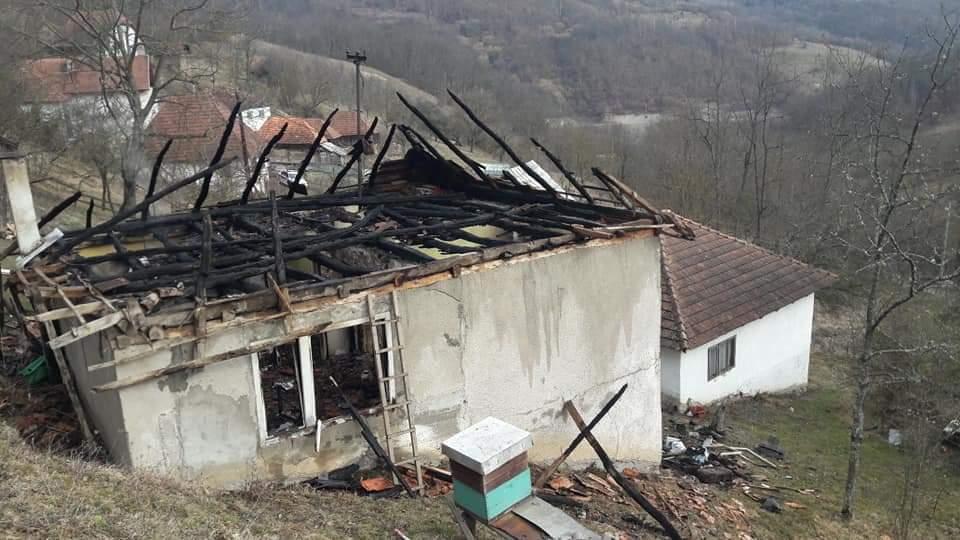 Potpuno uništena kuća Selima Tanje - Avaz
