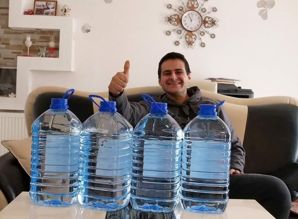 Čuturić pokazuje minimalnu količinu vode koju svakoga dana popije - Avaz