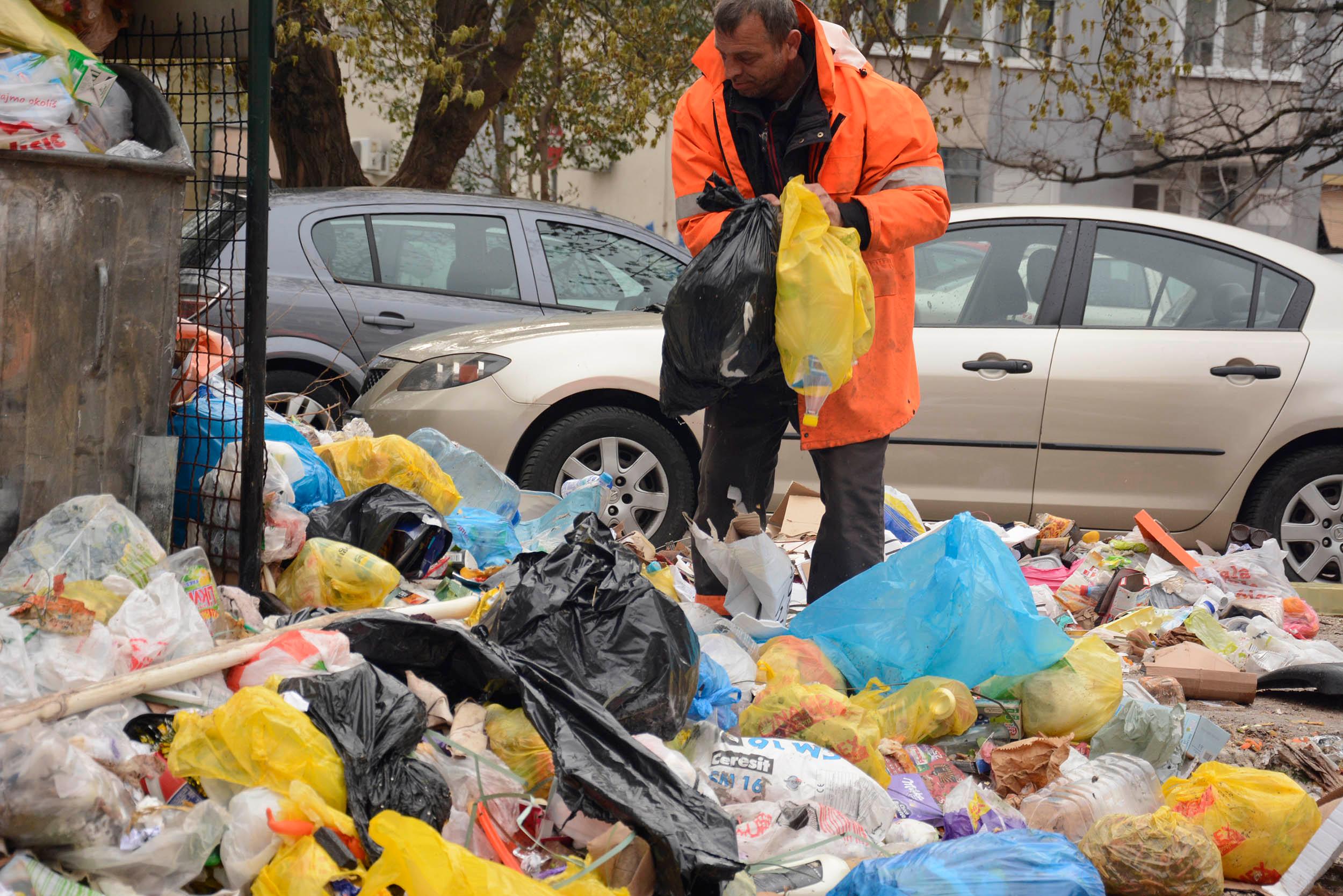 U Mostaru se nagomilalo više od 1.500 tona otpada - Avaz