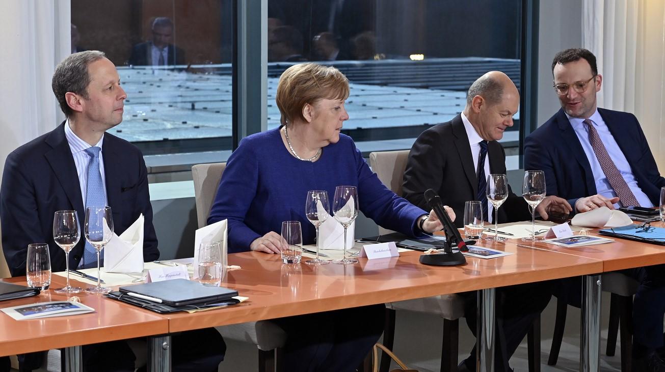 Merkel na sastanku s njemačkim biznismenima - Avaz