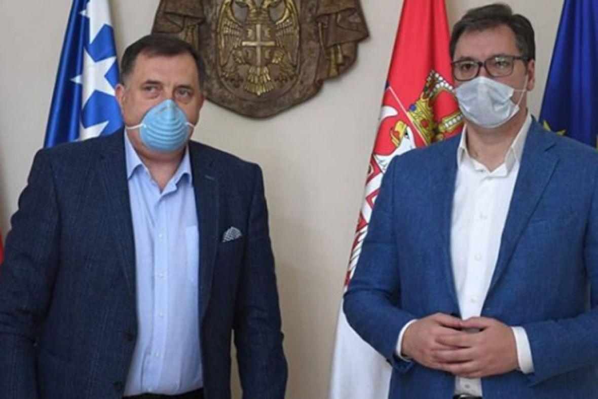Dodik i Vučić prilikom susreta nosili su zaštitne maske - Avaz