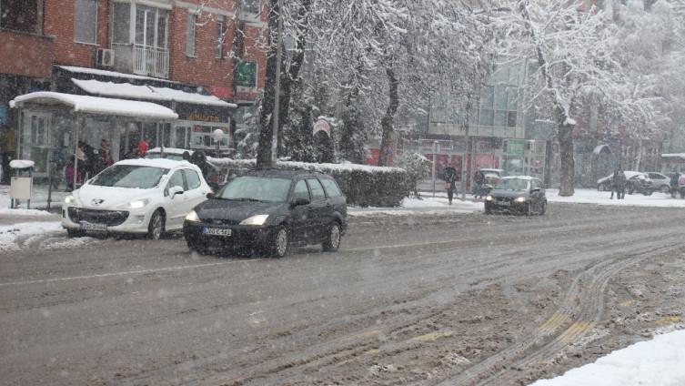 Snijeg na ulicama - Avaz