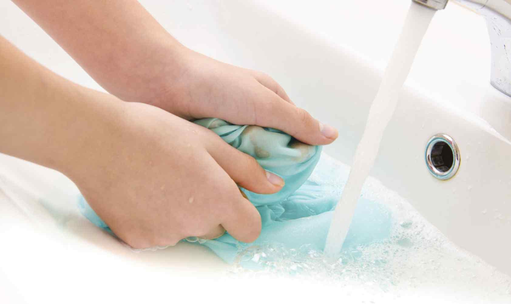 Ako prilikom pranja rublja ne koristite rukavice, dobro ih operite nakon što stavite rublje na pranje - Avaz