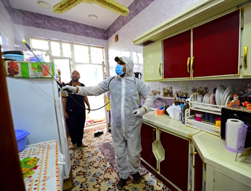 Dezinfekcija kuće u jednom iračkom gradu - Avaz