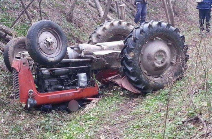 Traktor se prevrnuo na lokalnom putu - Avaz