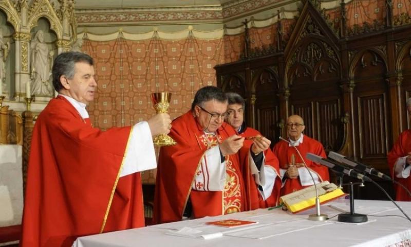 Kardinal Puljić predvodio misu bez naroda na Cvjetnicu u sarajevskoj katedrali