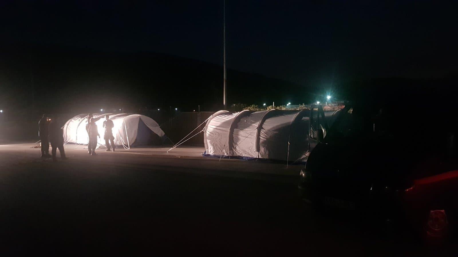 Postavljeni šatori - Avaz
