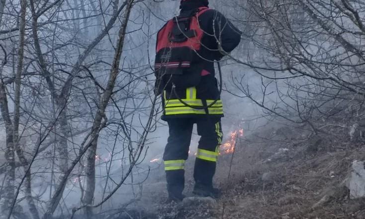 Požar na Rujištu kod Mostara i dalje aktivan