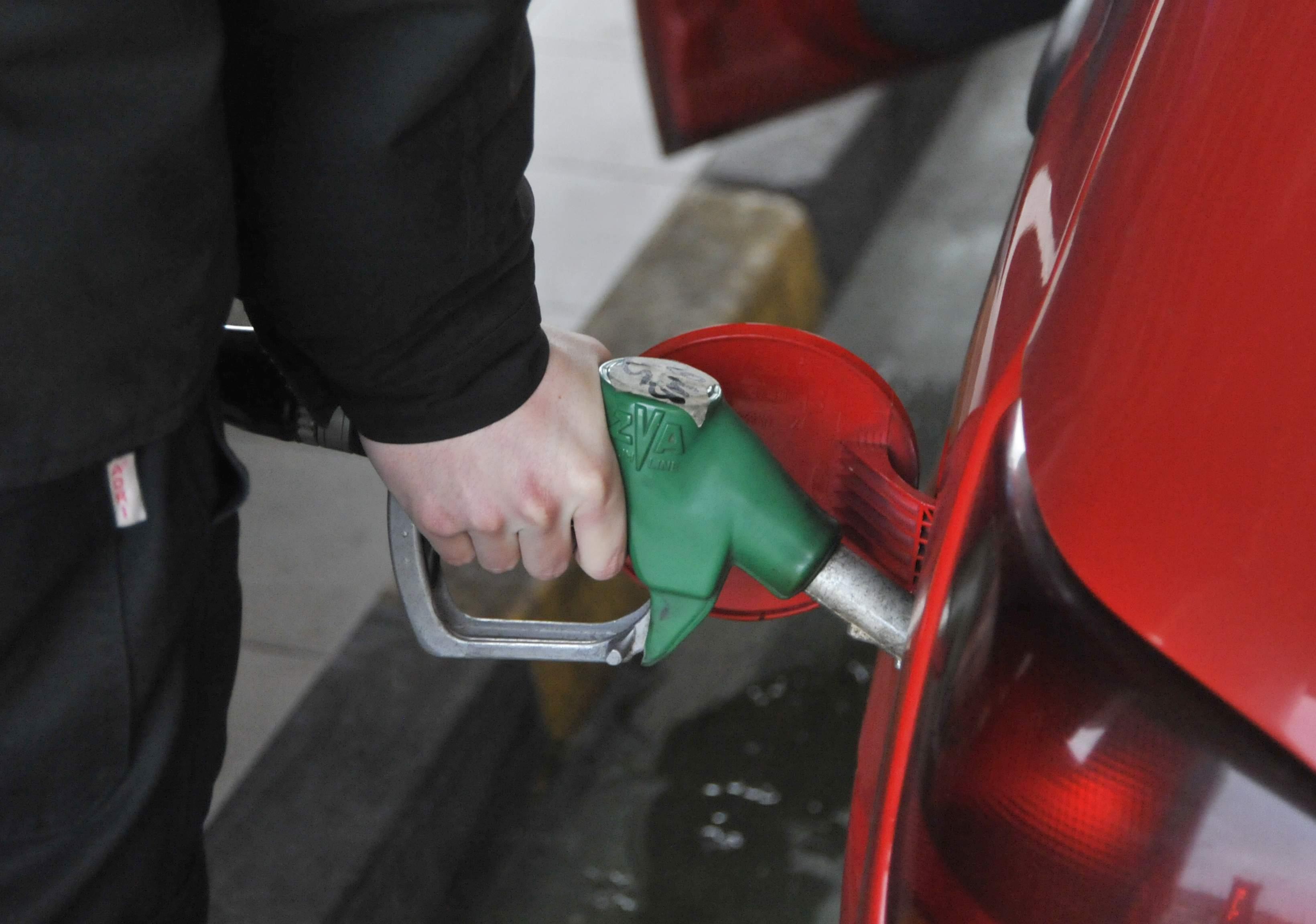 Drastično snižene cijena goriva - Avaz