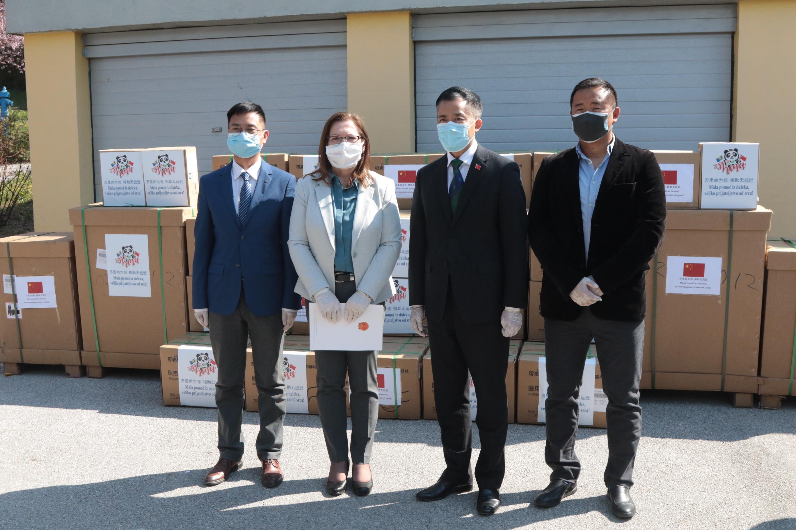 Stigla pomoć iz Kine: Donirani respiratori i maske