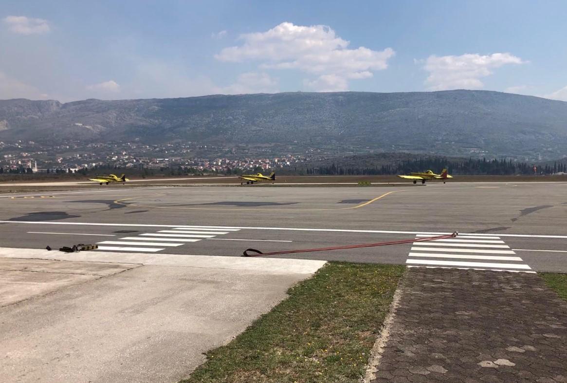 Air traktori na aerodromu u Mostaru - Avaz