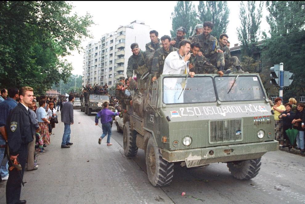 Pripadnici Armije u Tuzli - Avaz