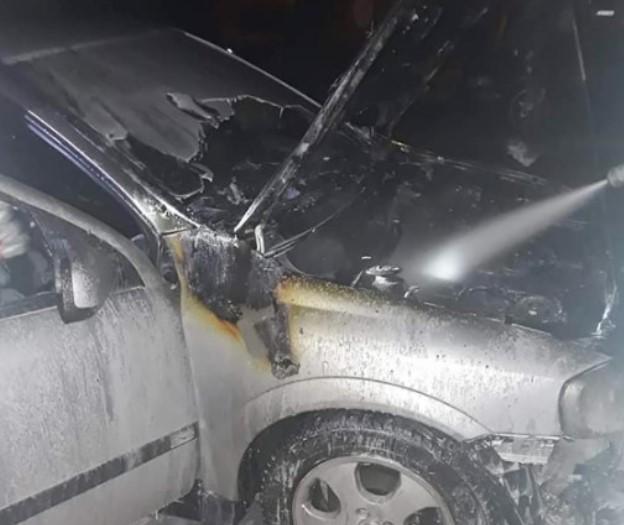 U Splitskoj ulici zapaljena Opel Corsa - Avaz