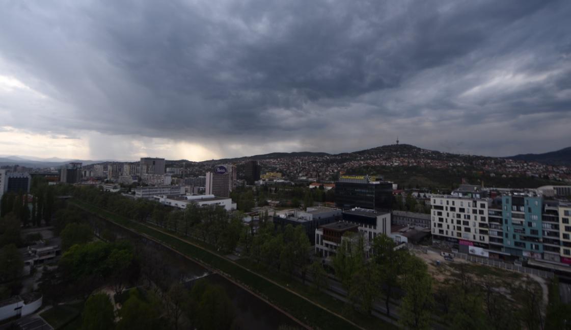 Tmurno nebo iznad Sarajeva