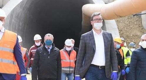 Vučić obišao radove na izgradnji pružnog vijadukta "Čortanovci" - Avaz
