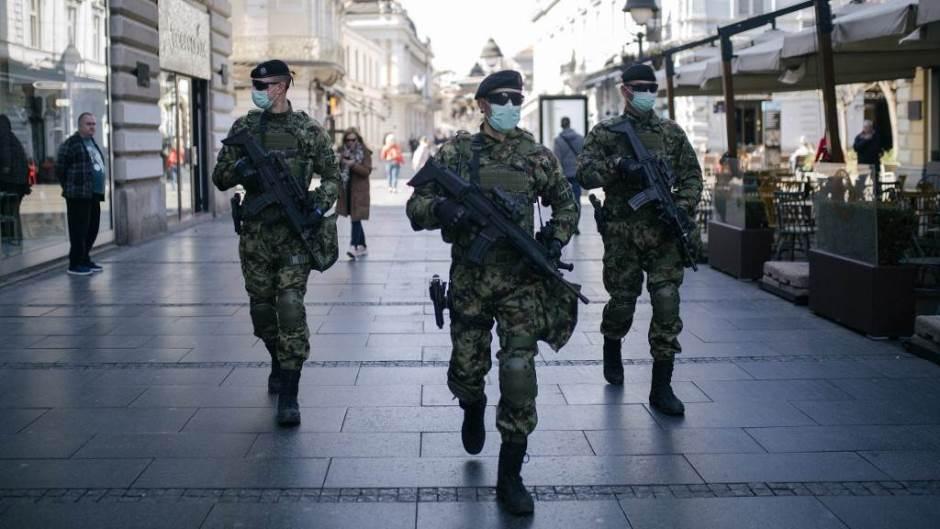 Vojska i policija na ulicama provjeravale poštivanje mjera - Avaz