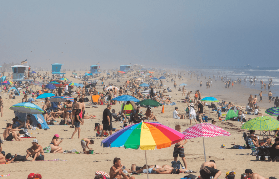 Je li ovo normalno: Krcata plaža u Americi dok korona uzima živote