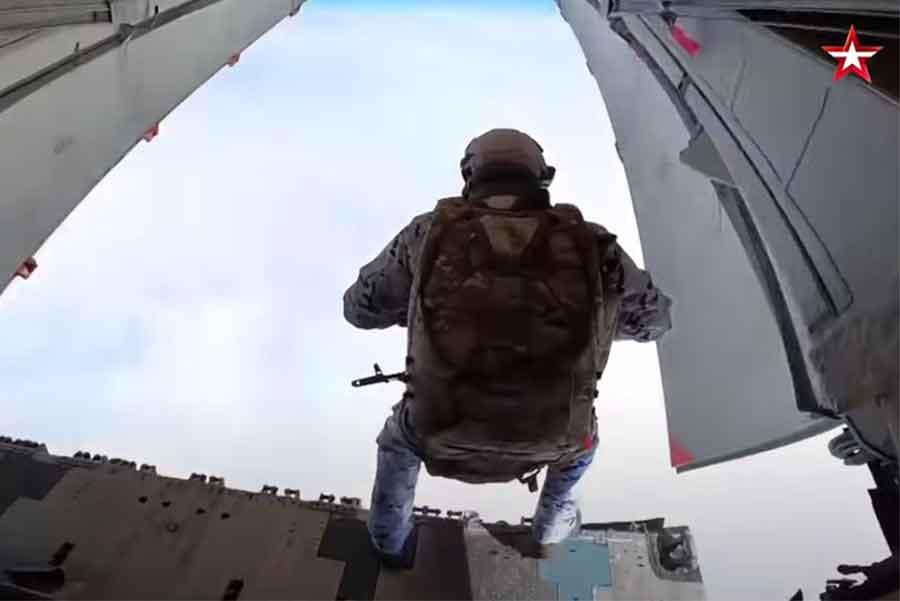 Rusi izveli skok padobranom sa 10.000 metara