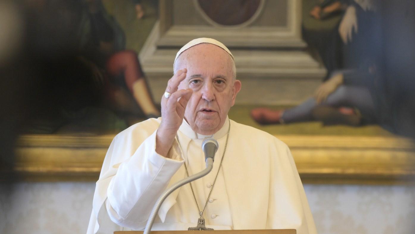 Papa pozvao ljude da se pridržavaju pravila dok se ublažavaju mjere