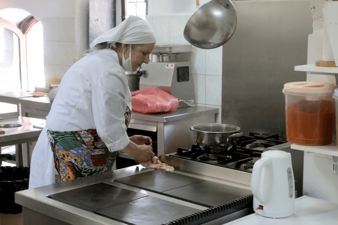 Radnici vrijedno pripremaju obroke - Avaz