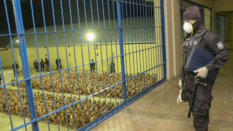 Prizori iz zatvora u Salvadoru zgrozili udruženja za ljudska prava