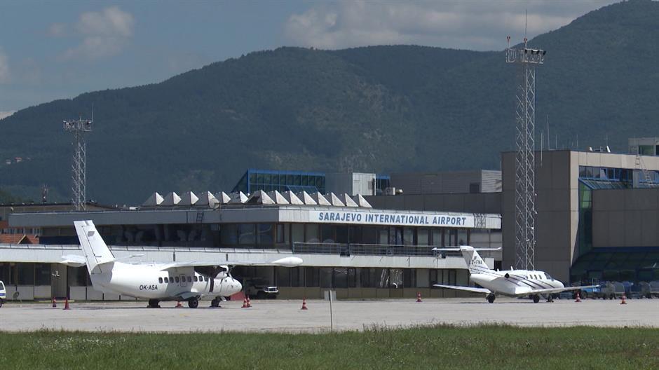U Sarajevo sletio avion iz Turske sa 74 bh. državljanina
