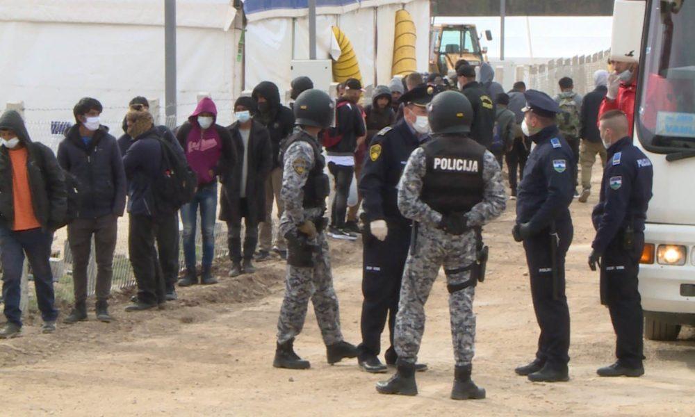 Migranti iz ovog centra bacali su kamenje i druge predmete prema policajcima - Avaz