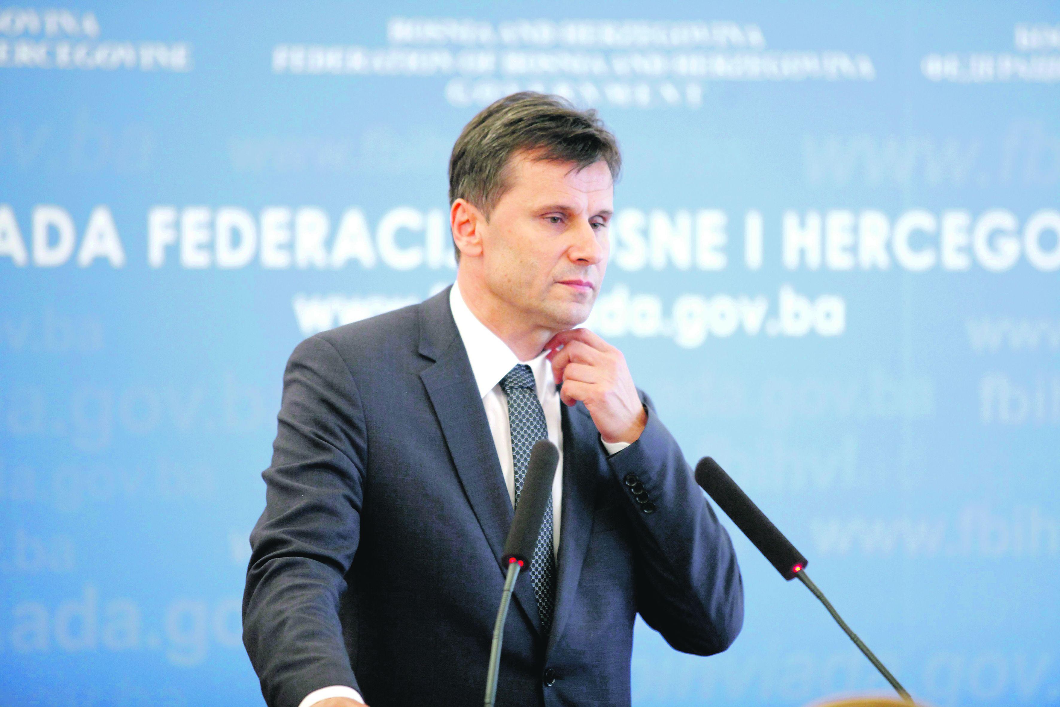 Novalić: Fikret Hodžić ponudu poslao u Ured premijera - Avaz
