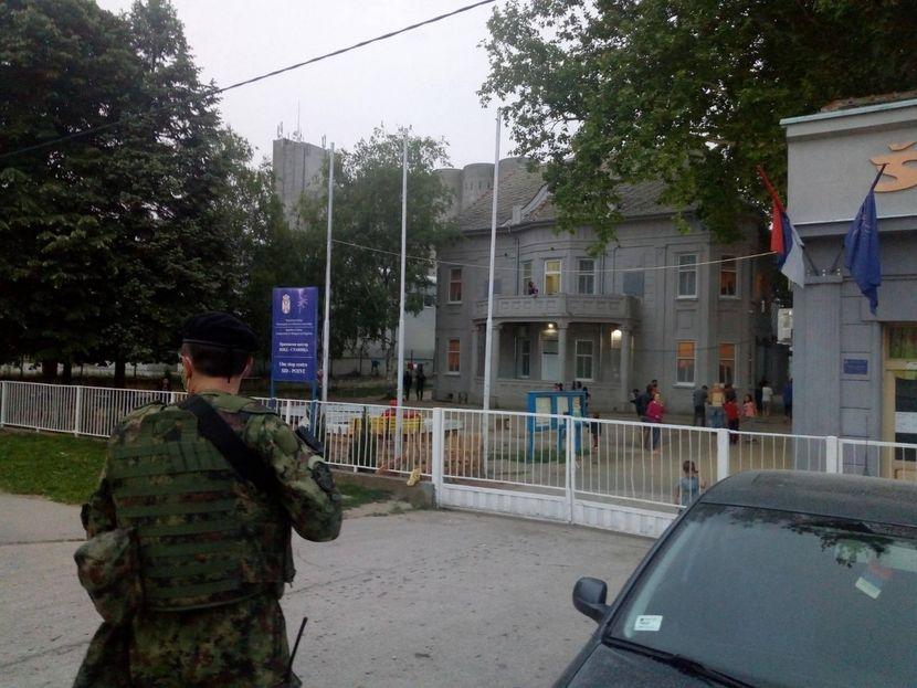 Vojska stigla pred prihvatne centre u Šid - Avaz