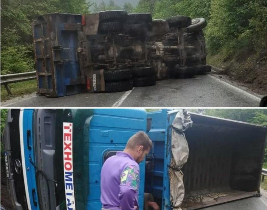 Prevrnuo se kamion na putu Kladanj - Olovo