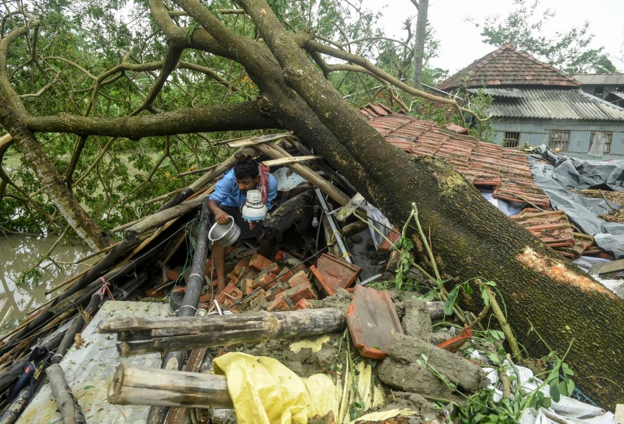 Ciklon pogodio Indiju i Bangladeš, 12 mrtvih, hiljade domova uništeno