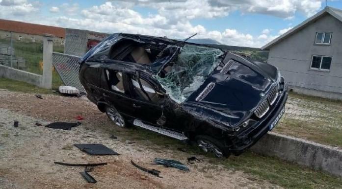 BMW potpuno uništen, vozač teže povrijeđen - Avaz