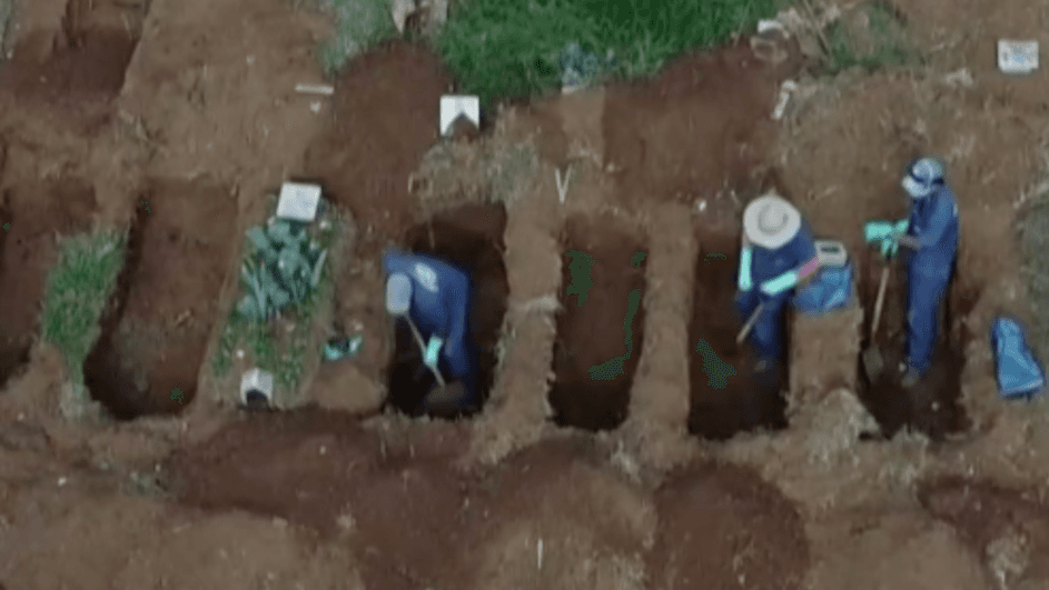 Kopanje grobova za preminule od koronavirusa u Brazilu - Avaz