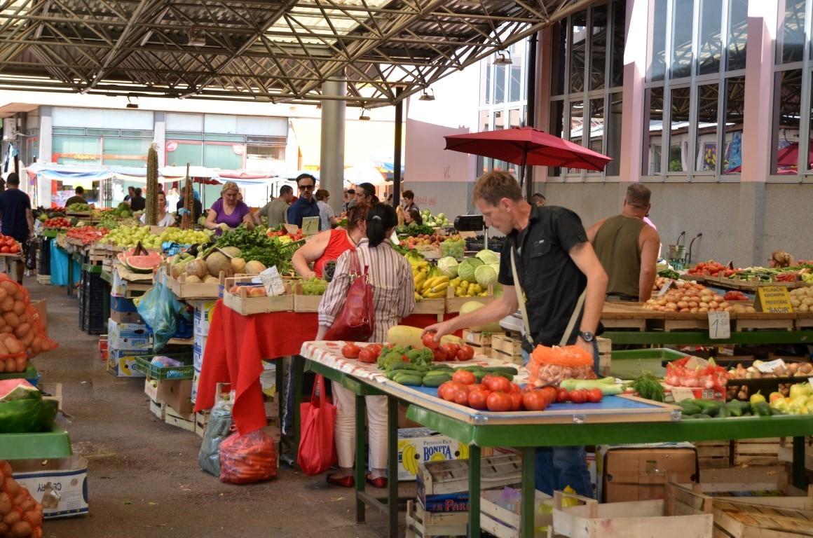 Cijene voća i povrća na tržnicama papreno visoke - Avaz