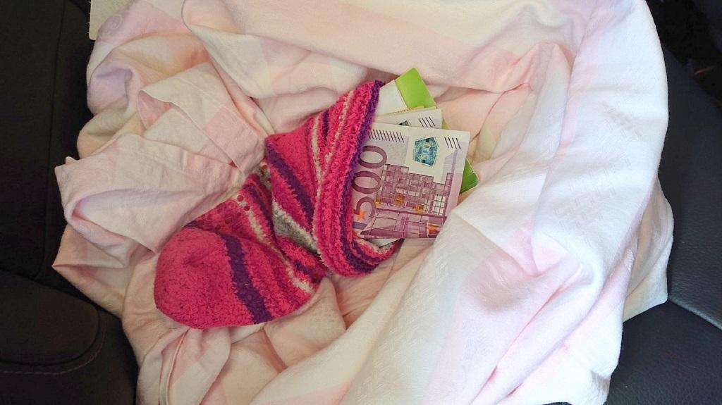 Pogledajte gdje su sakrili hiljade eura i franaka: Novac i u rozoj čarapi