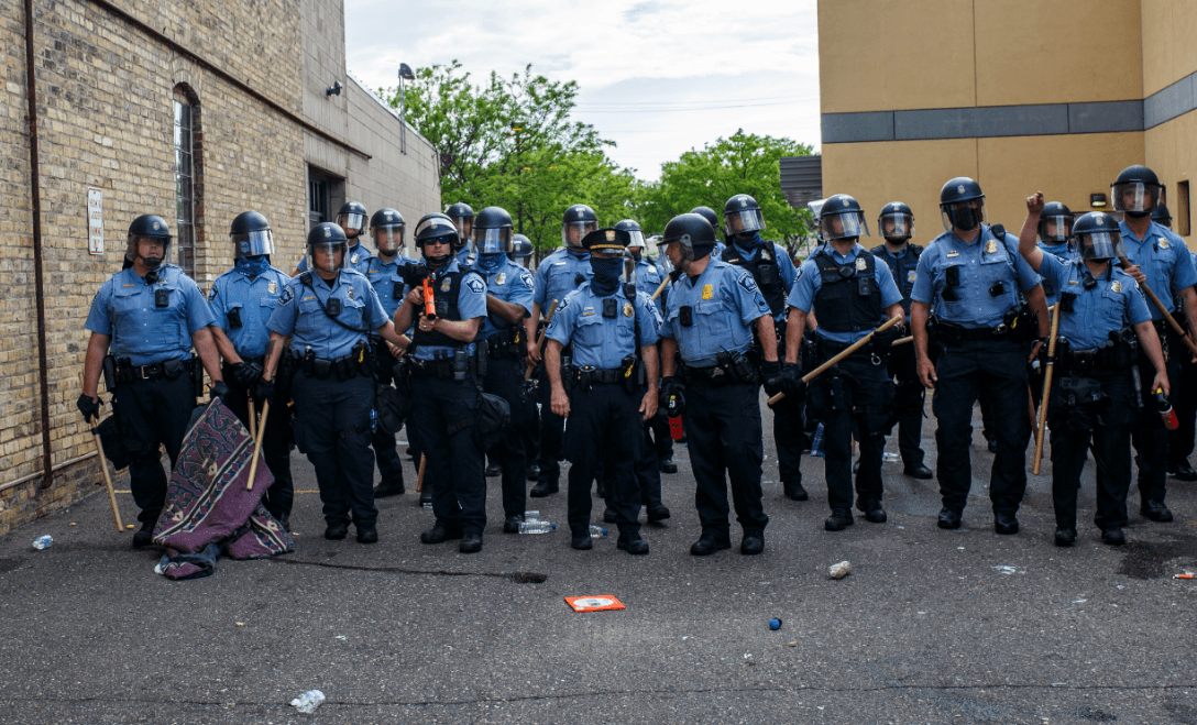 Policija u Mineapolisu - Avaz
