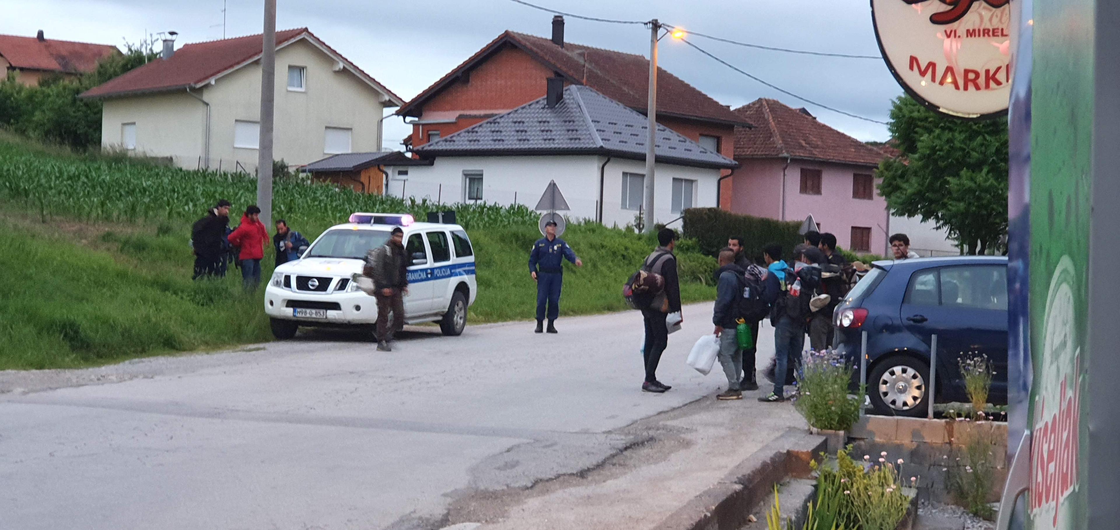 Granična policija presrela grupu od dvadesetak migranata u mjestu Gata i vratila ih u Bihać - Avaz